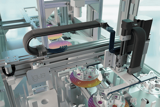 For particularly small and compact installation spaces, igus has added the Installation Size 06 to its lubrication-free drylin W linear guide series.